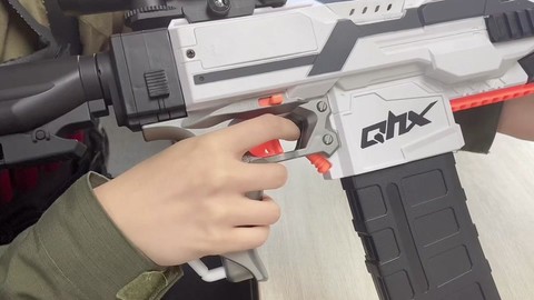 绝地求生怎么切换枪[图2]